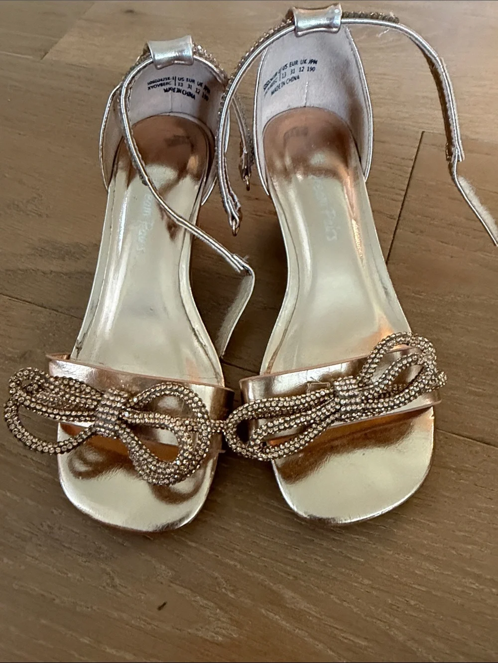 Elegant Metallic Rose Gold Heeled Sandals with Decorative Knot